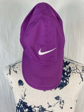 Nike Women's Featherlight Dri-FIT Performance Adjustable Running Hat in Purple